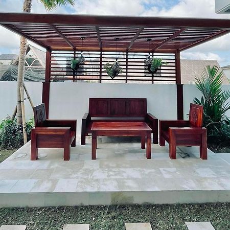 Mega Canggu Guest House Экстерьер фото
