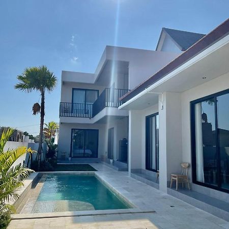 Mega Canggu Guest House Экстерьер фото