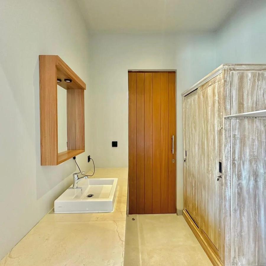 Mega Canggu Guest House Экстерьер фото