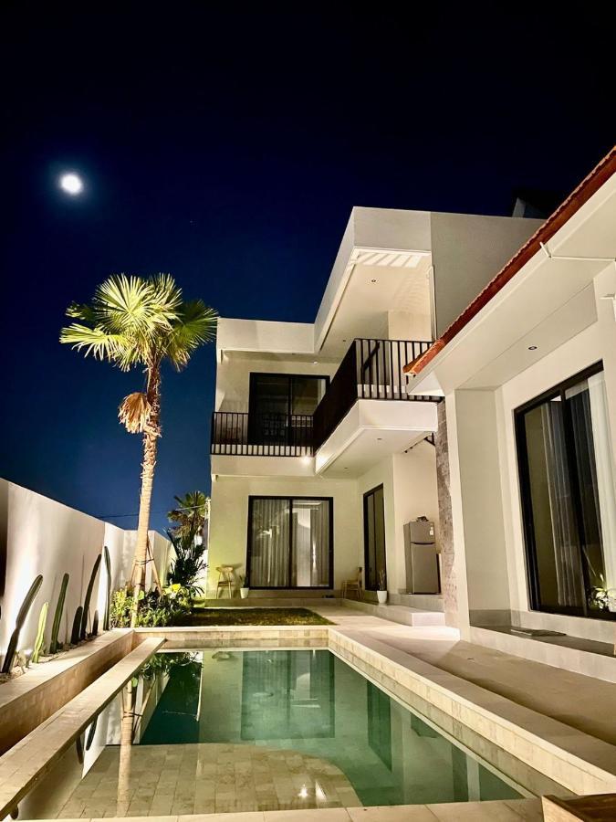 Mega Canggu Guest House Экстерьер фото
