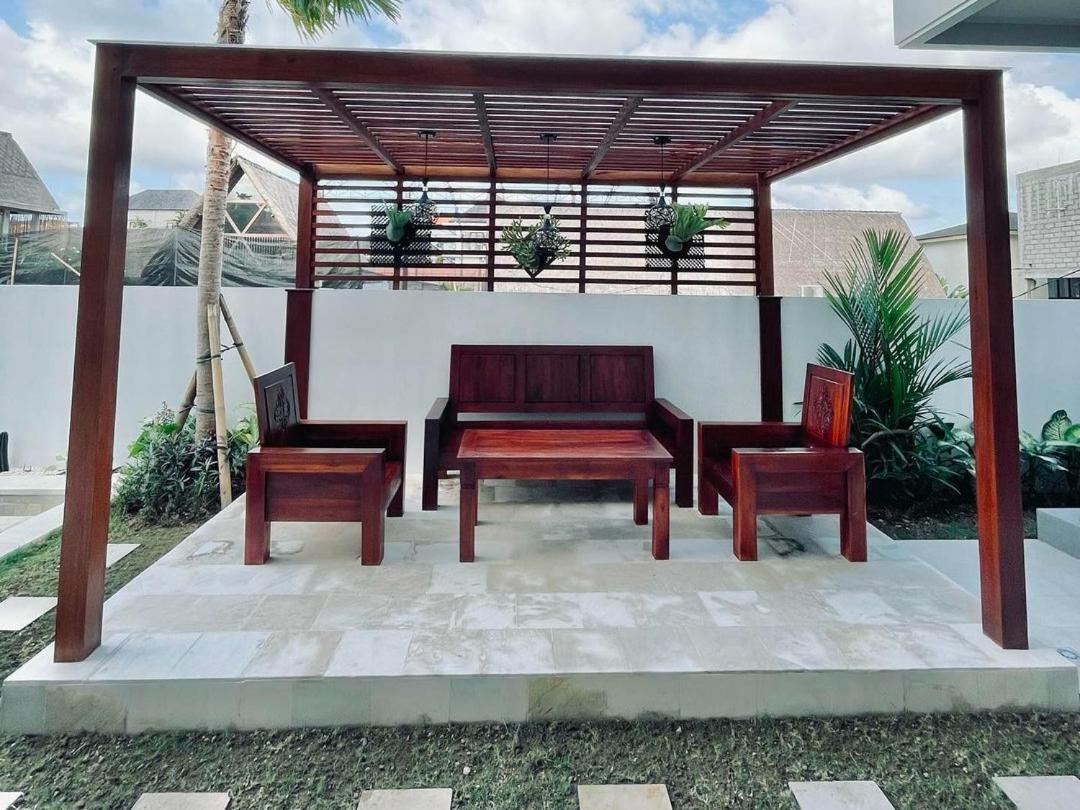 Mega Canggu Guest House Экстерьер фото