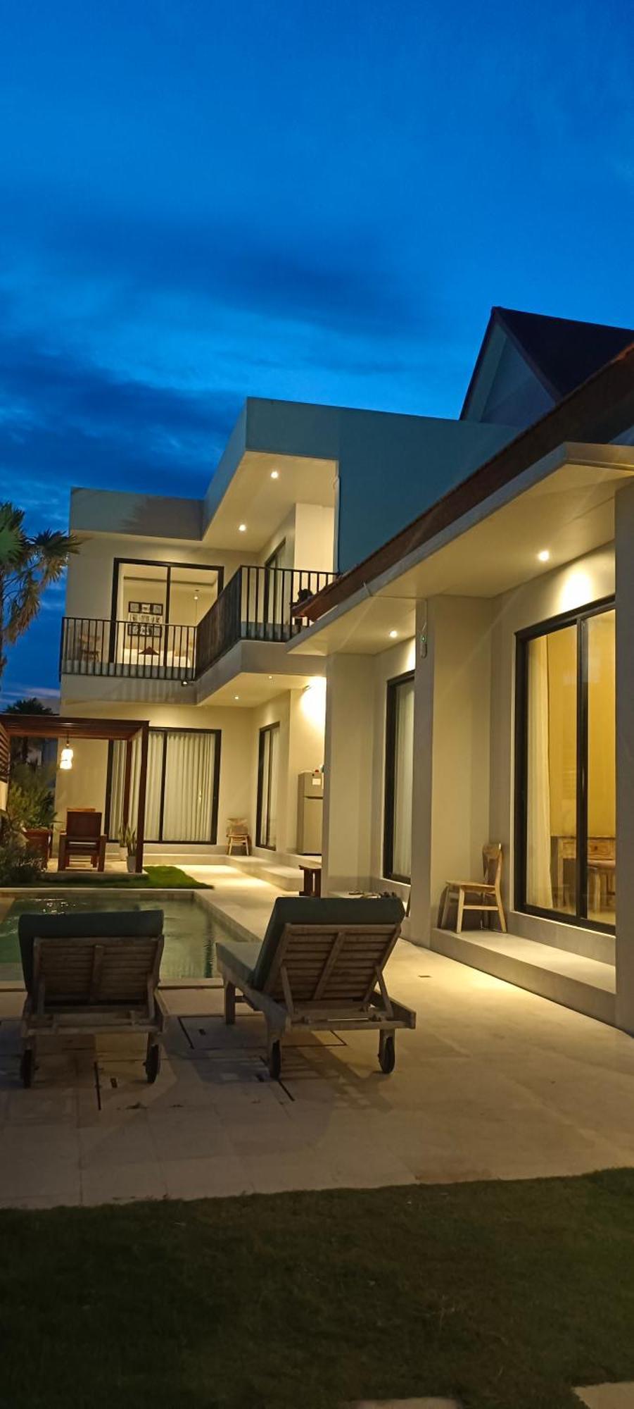 Mega Canggu Guest House Экстерьер фото